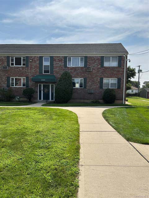 Homes For Sale - 1027 Fenwood Drive #3<br/> Nassau County, Valley Stream, NY 11580