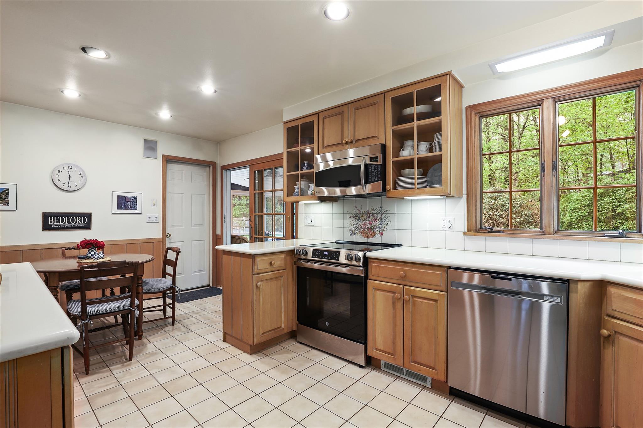 15 Cartway Lane, Bedford, New York image 6