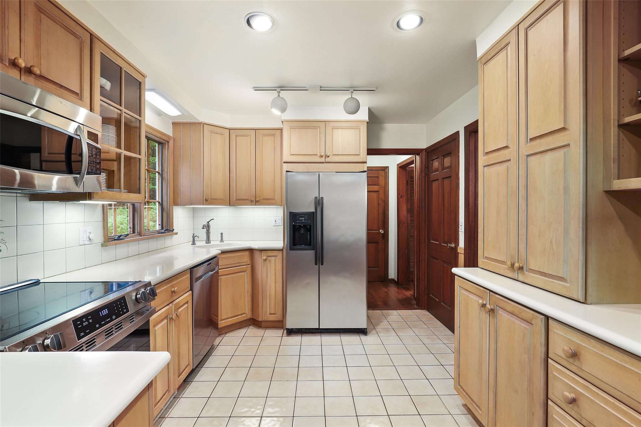 15 Cartway Lane, Bedford, New York image 5
