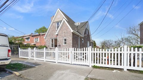 Photo of 2716 Gunther Avenue, Bronx, NY 10469 (MLS # 986996)