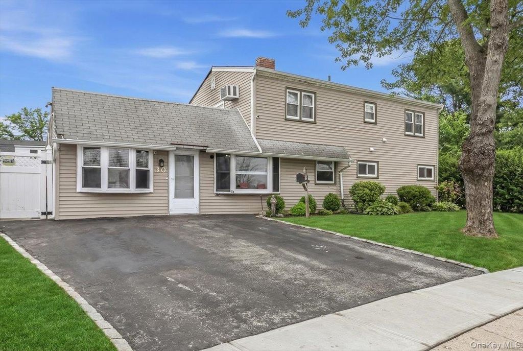 Photo of 30 Echo Lane, Levittown, NY 11756 (MLS # 962777)