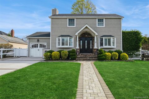 Photo of 21 Crest Road E, North Merrick, NY 11566 (MLS # 983761)