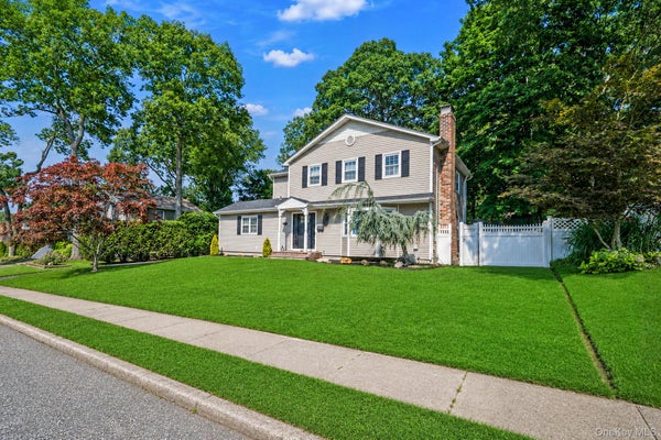 15 JAMAR LN, LAKE RONKONKOMA, NY 11779 - Image 159f0ec9a2dd5232a6c32e2f3cc5aaea/1343354744