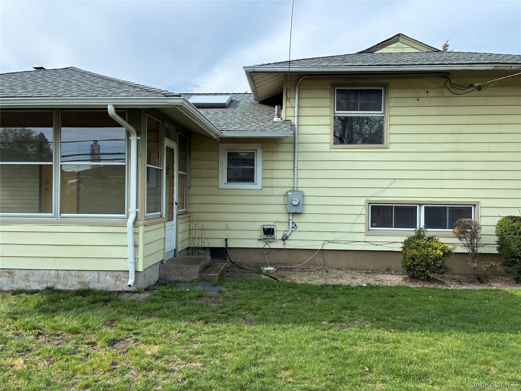 Photo of 1474 Stephen Marc Lane, East Meadow, NY 11554 (MLS # 990069)