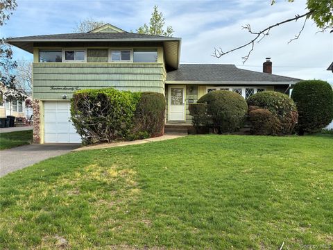 Photo of 1474 Stephen Marc Lane, East Meadow, NY 11554 (MLS # 990069)