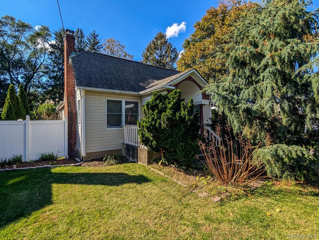 Photo of 909 2nd Street N, East Northport, NY 11731 (MLS # 927179)