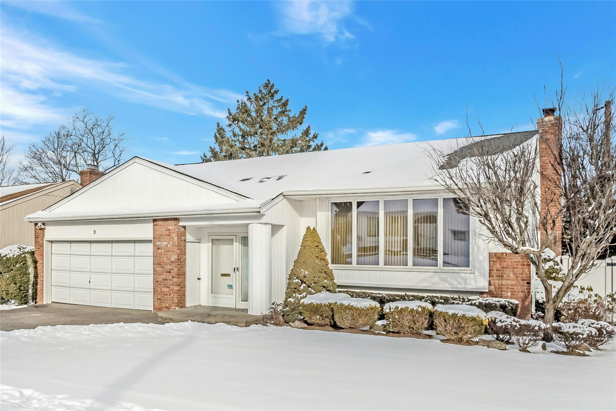 9 Linda Lane, Plainview, New York image 2
