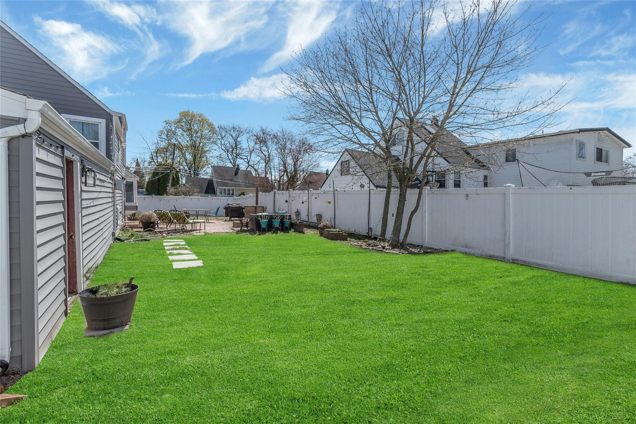 1 Oaktree Lane, Huntington Station, New York image 21