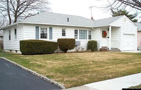 Photo of 1689 Barbara Lane, East Meadow, NY 11554 (MLS # 931052)