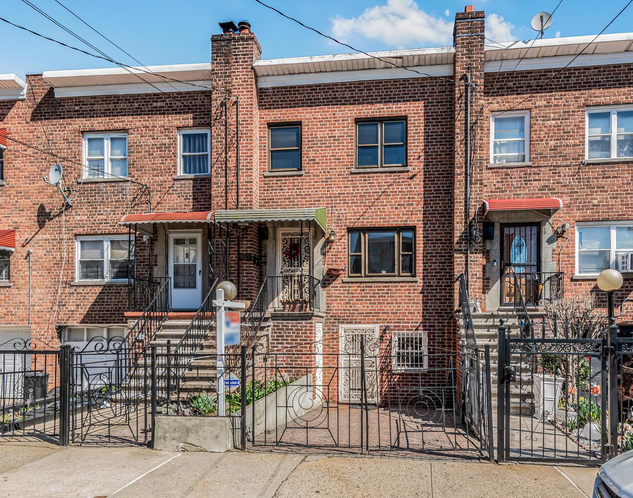 Property for Sale at E 228th Street, Bronx, New York - Bedrooms: 3 
Bathrooms: 3 
Rooms: 6  - $649,000