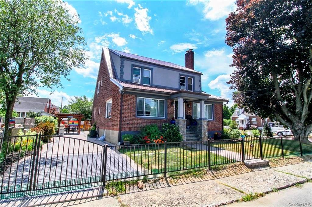 Vine Street, Beacon, New York - 6 Bedrooms  
3 Bathrooms - 