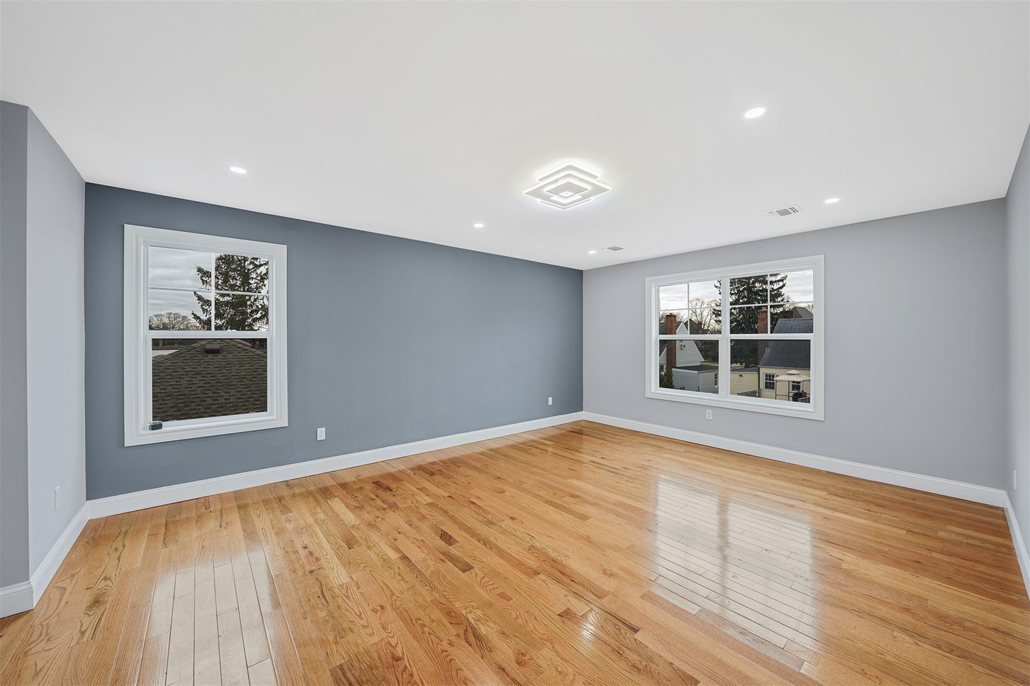 10 Trafalgar Square, Valley Stream, New York image 19