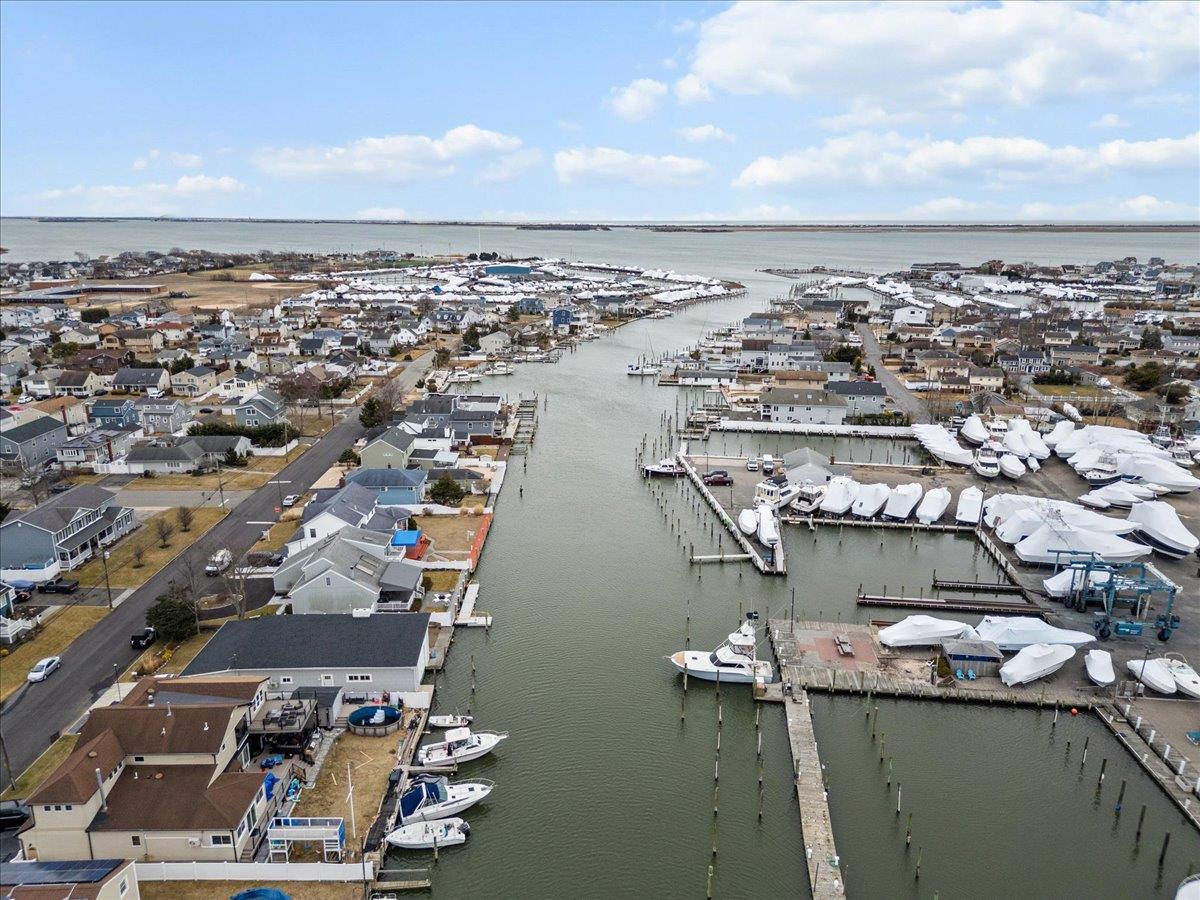 224 E Shore Road, Lindenhurst, New York image 31