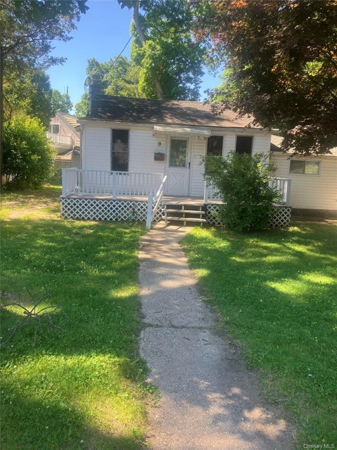 Apartment For Rent - 8 E Lyons Street<br/> Melville, NY 11747