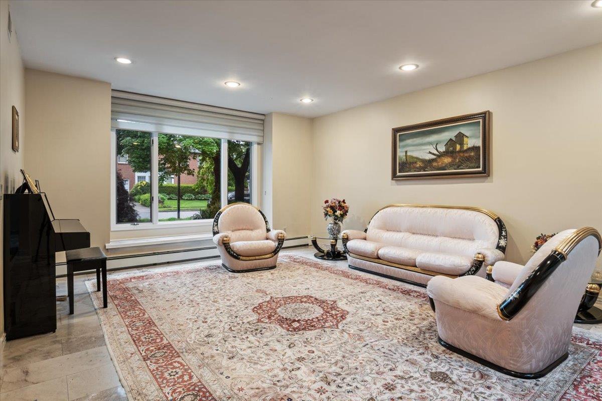 29 Sunset Road S
