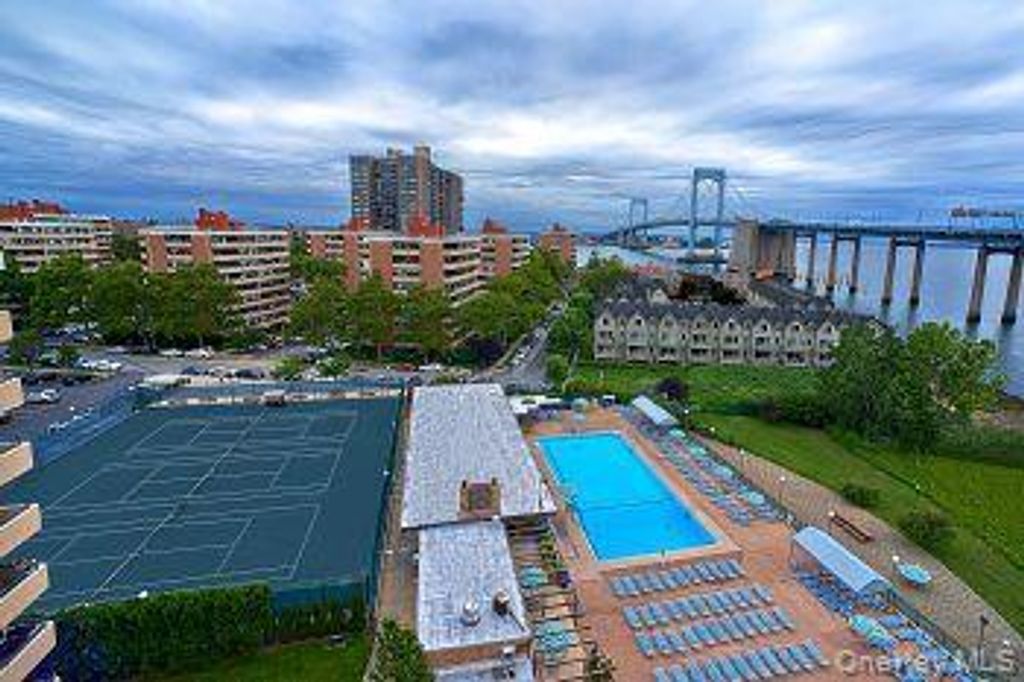 Photo of 162 20 9 Avenue #6C, Beechhurst, NY 11357 (MLS # 961167)