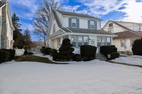 Homes For Sale - 16 Denton Court<br/> Rockville Centre, NY 11570