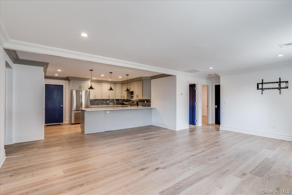 Huntington, New York 11743, United States, 2 Bedrooms Bedrooms, ,2 BathroomsBathrooms,Residential,Active,239685