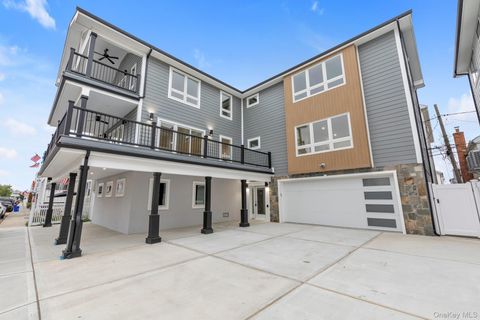 Photo of 68 Michigan Street, Long Beach, NY 11561 (MLS # 917277)