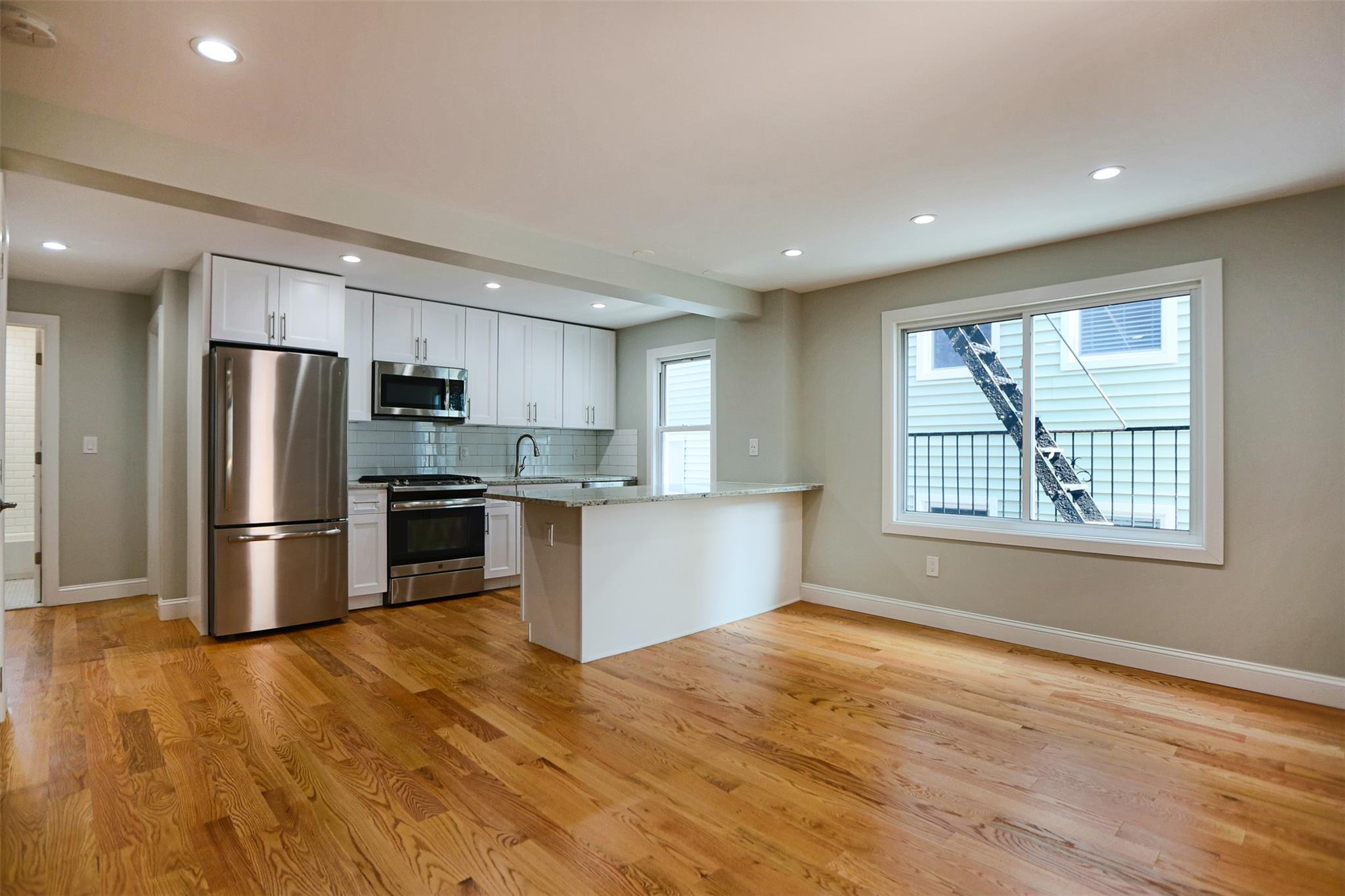 Rental Property at Mount Pleasant Avenue, Mamaroneck, New York - Bedrooms: 2 
Bathrooms: 1 
Rooms: 4  - $2,750 MO.