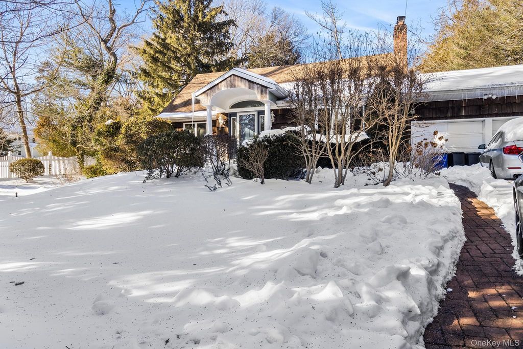 Photo of 43 Lewis Court, Huntington Station, NY 11746 (MLS # 960250)