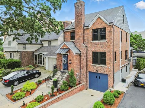 Photo of 1260 Rhinelander Avenue, Bronx, NY 10461 (MLS # 920673)