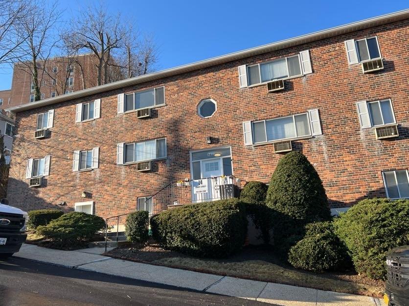 Rental Property at Grant Street 1D, Eastchester, New York - Bedrooms: 1 
Bathrooms: 1 
Rooms: 3  - $1,675 MO.