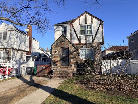Photo of 13309 Van Wyck Expressway, Jamaica, NY 11436 (MLS # 966677)