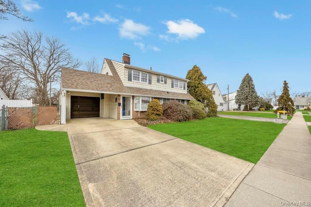 Photo of 10 Grape Lane, Hicksville, NY 11801 (MLS # 953893)