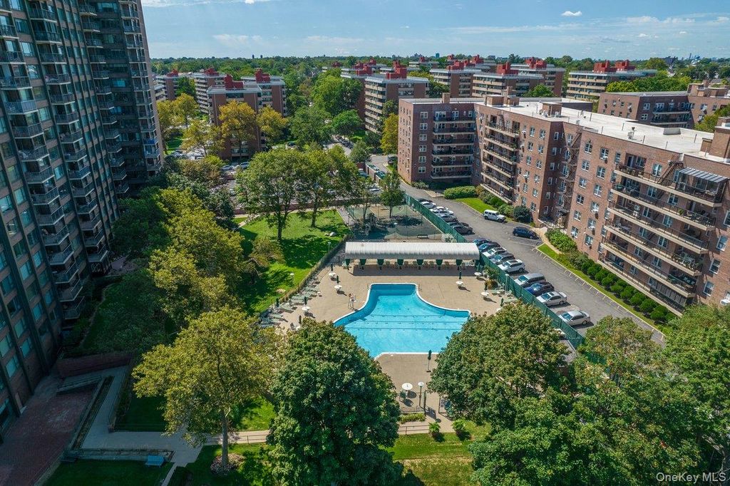 Photo of 166-25 Powells Cove Boulevard #15D, Beechhurst, NY 11357 (MLS # 988134)