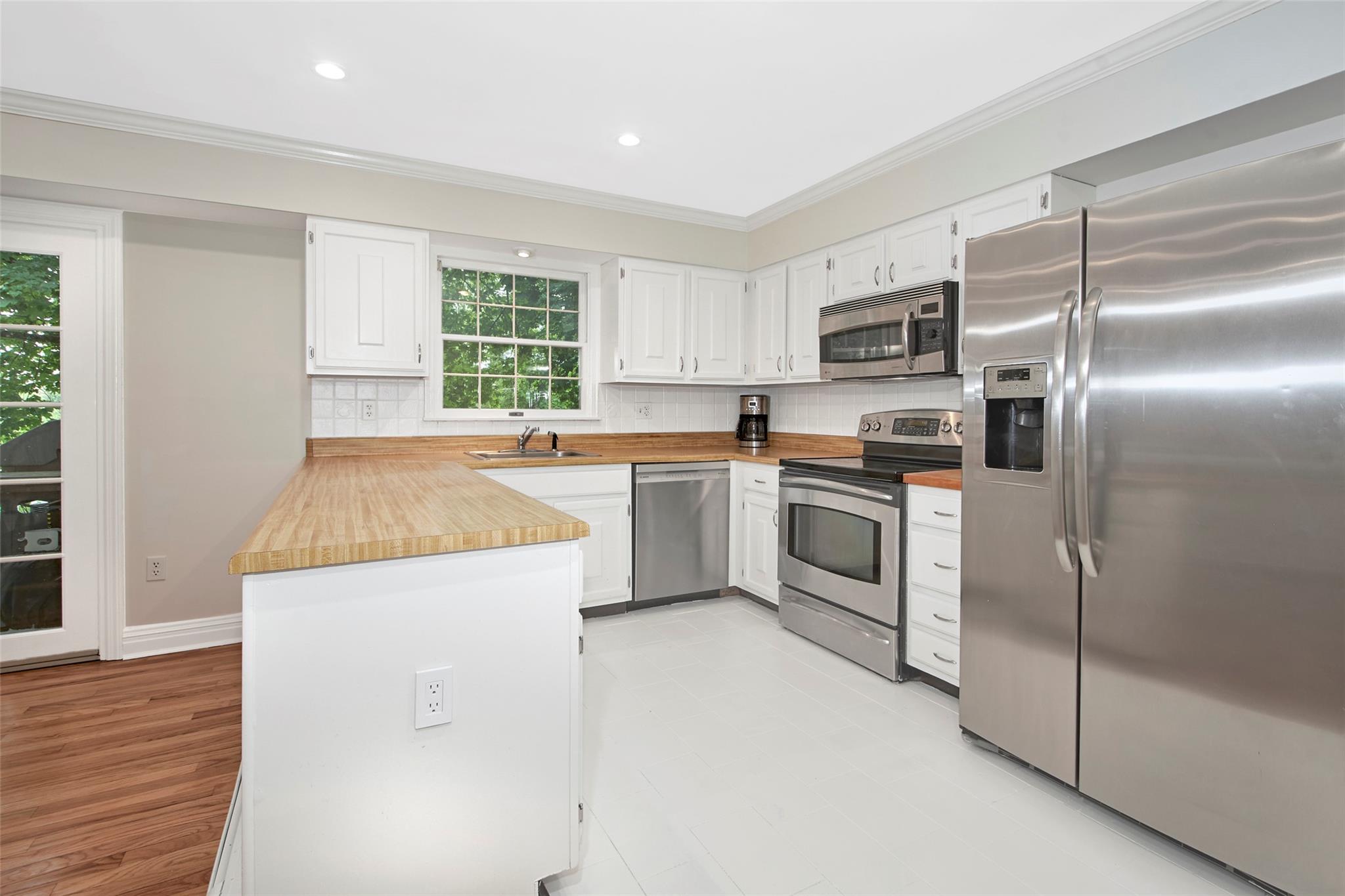 Mount Kisco, New York 10549, United States, 4 Bedrooms Bedrooms, ,3 BathroomsBathrooms,Residential,Active,135528