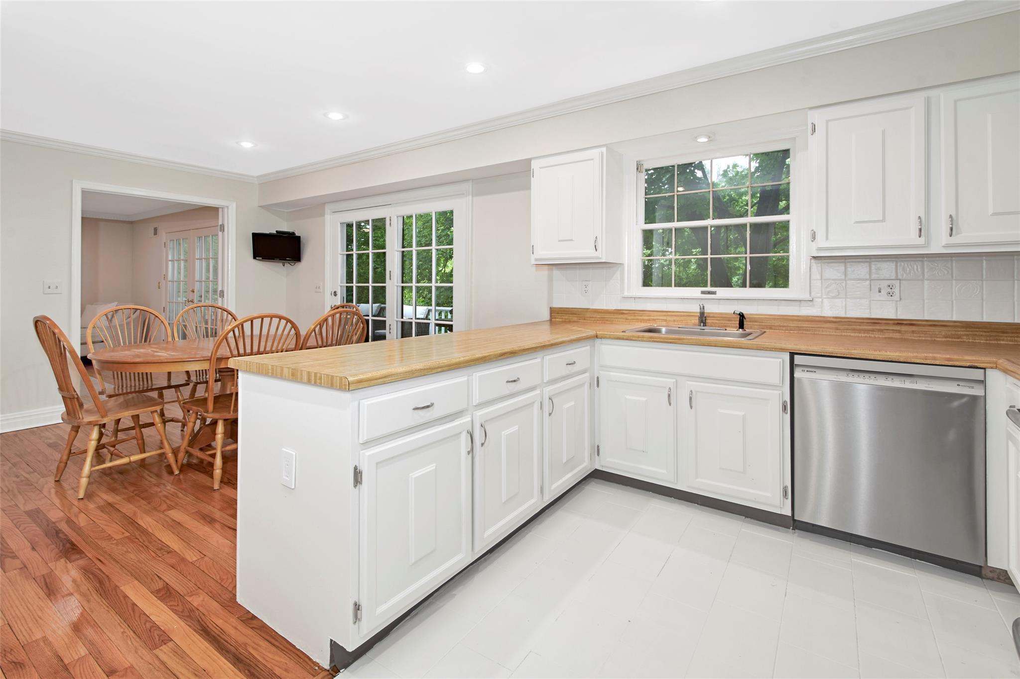 Mount Kisco, New York 10549, United States, 4 Bedrooms Bedrooms, ,3 BathroomsBathrooms,Residential,Active,135528