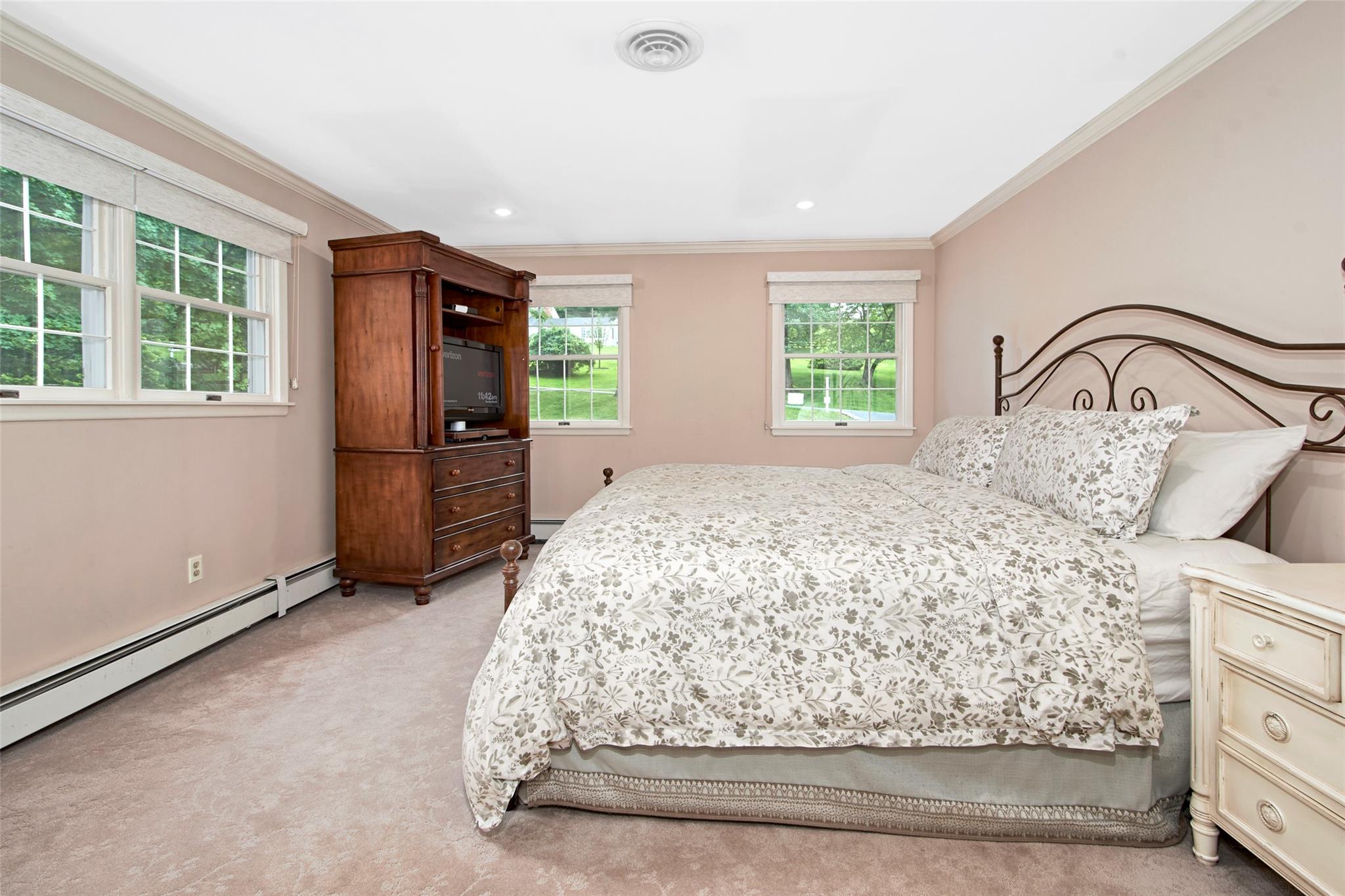 Mount Kisco, New York 10549, United States, 4 Bedrooms Bedrooms, ,3 BathroomsBathrooms,Residential,Active,135528