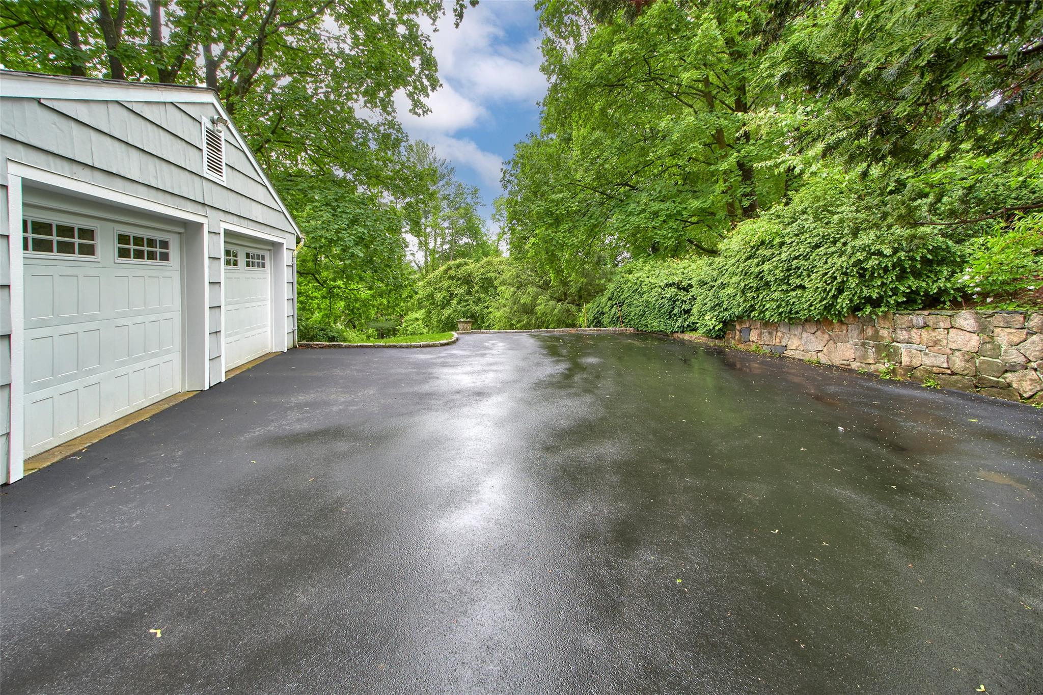 Mount Kisco, New York 10549, United States, 4 Bedrooms Bedrooms, ,3 BathroomsBathrooms,Residential,Active,135528