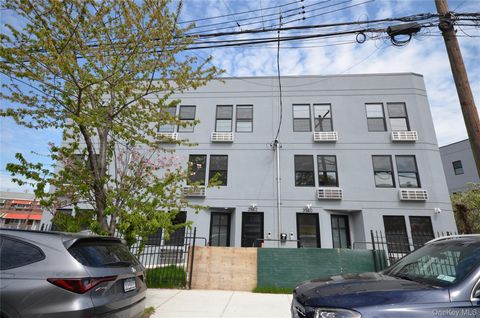 Photo of 3540 Tiemann Avenue, Bronx, NY 10469 (MLS # 988436)