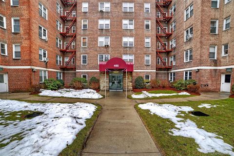 Photo of 485 Bronx River Road #C55, Yonkers, NY 10704 (MLS # 967299)