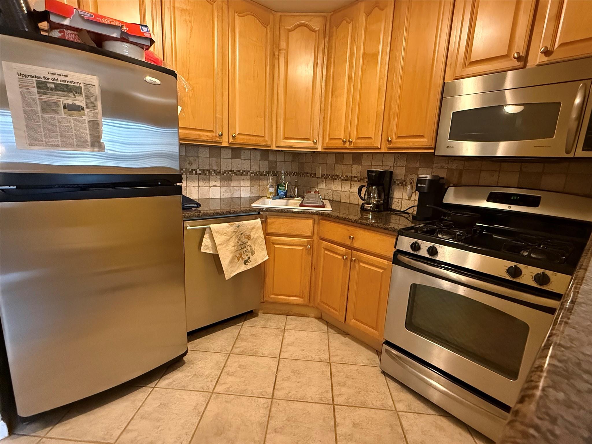 11 Glen Hollow Dr #D56, Holtsville, New York image 8