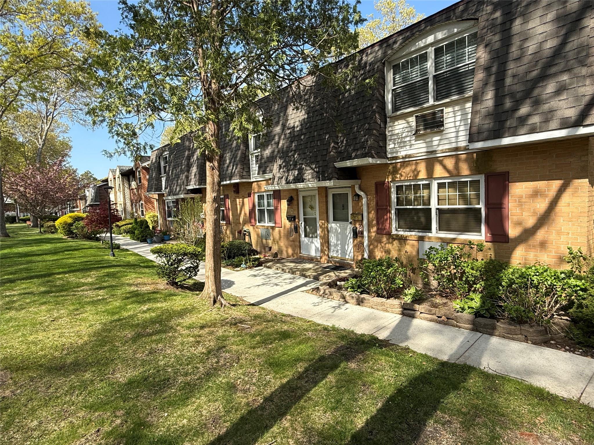 11 Glen Hollow Dr #D56, Holtsville, New York image 1