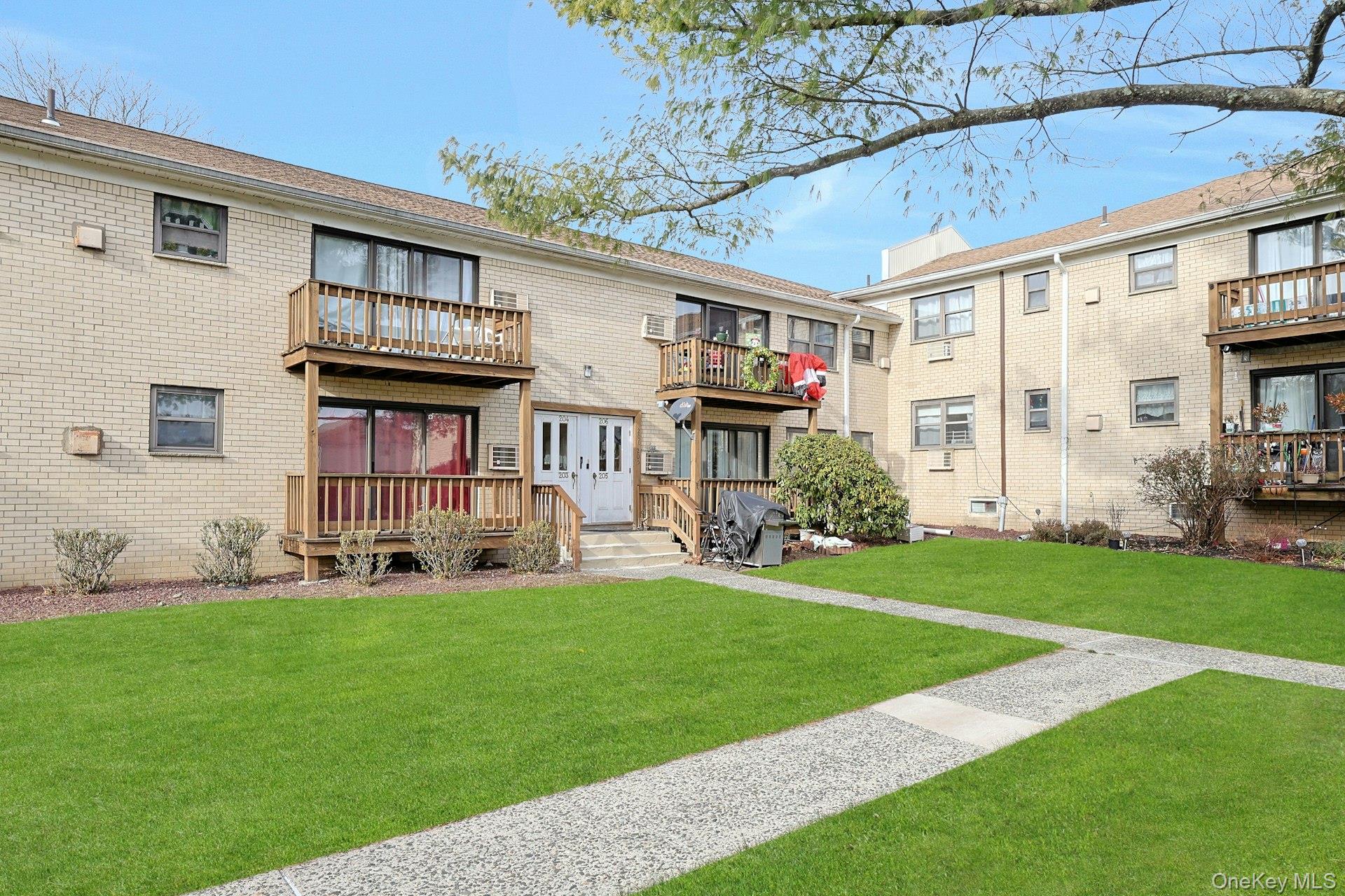 205 Sneden Place W 205