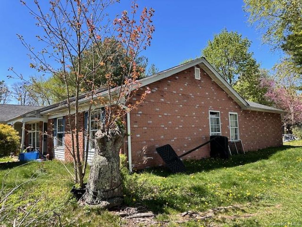 Photo of 5 Orleans Green, Coram, NY 11727 (MLS # 990126)