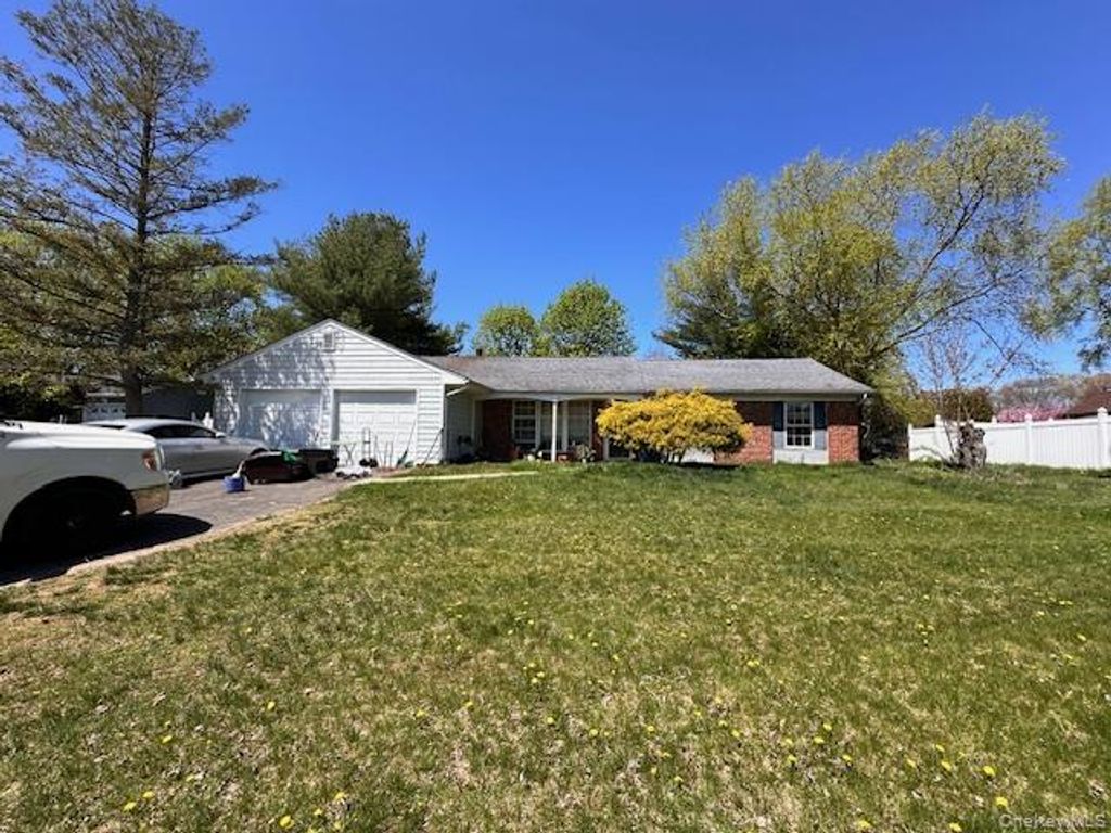 Photo of 5 Orleans Green, Coram, NY 11727 (MLS # 990126)