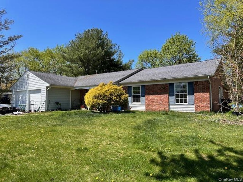 Photo of 5 Orleans Green, Coram, NY 11727 (MLS # 990126)