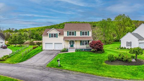 Homes For Sale - 37 W Deer Trail<br/> Pawling, NY 12564