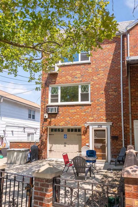 536 Throgs Neck Expressway Bronx NY 10465