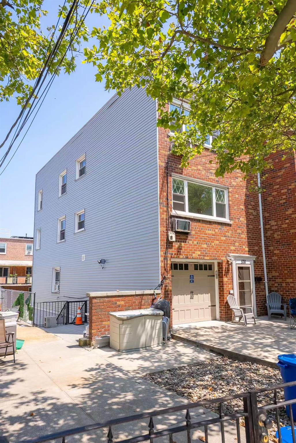 536 Throgs Neck Expressway