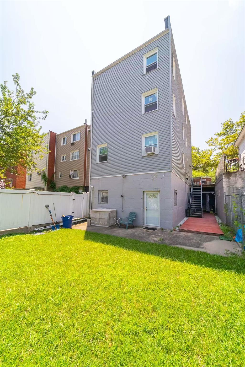 536 Throgs Neck Expressway