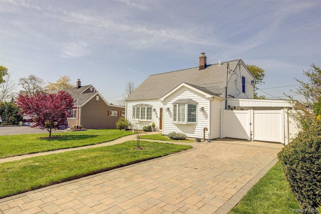 Photo of 12 Crescent Lane, Levittown, NY 11756 (MLS # 986221)