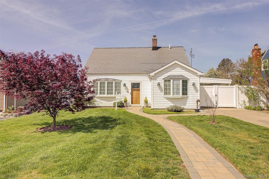 Photo of 12 Crescent Lane, Levittown, NY 11756 (MLS # 986221)