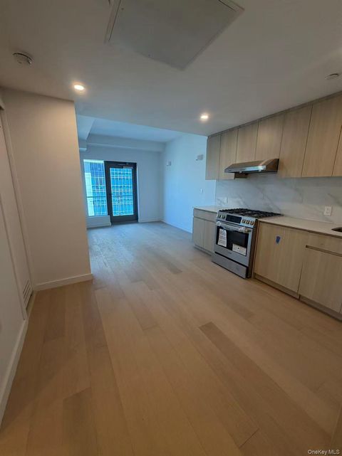 Condo For Rent - 3371 Prince Street #6L<br/> Flushing, NY 11354