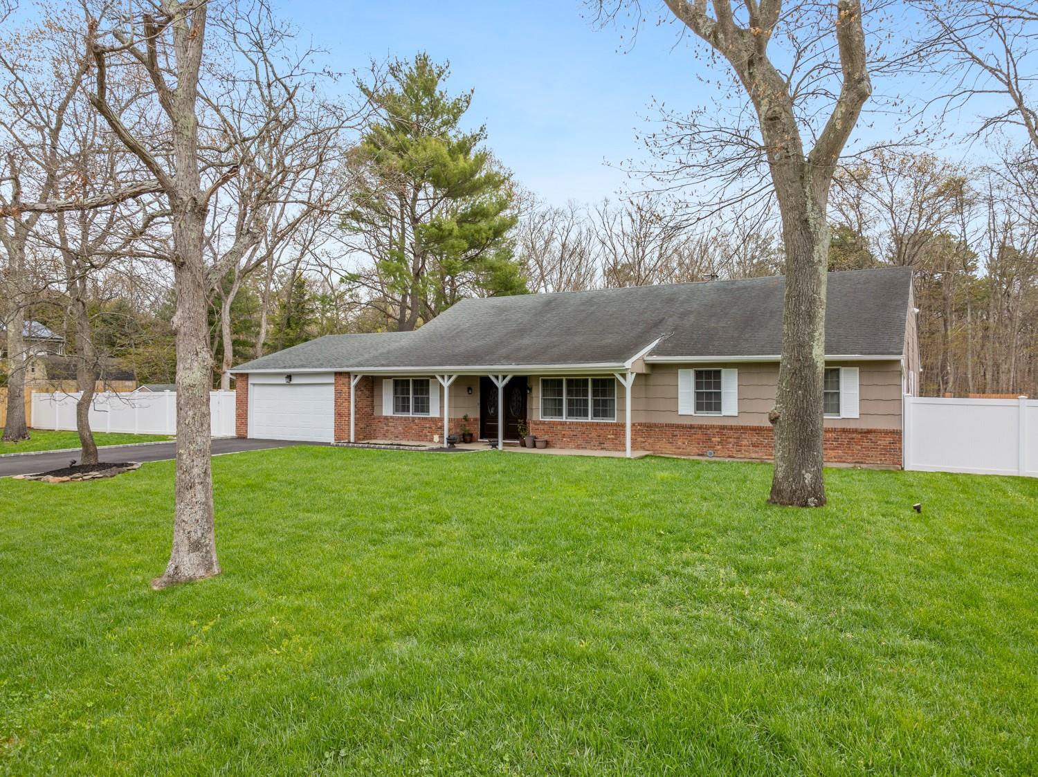 1220 Carlls Straight Path, Dix Hills, New York image 38